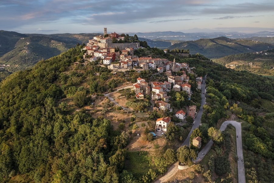 File:Aerial view to Motovun.jpg